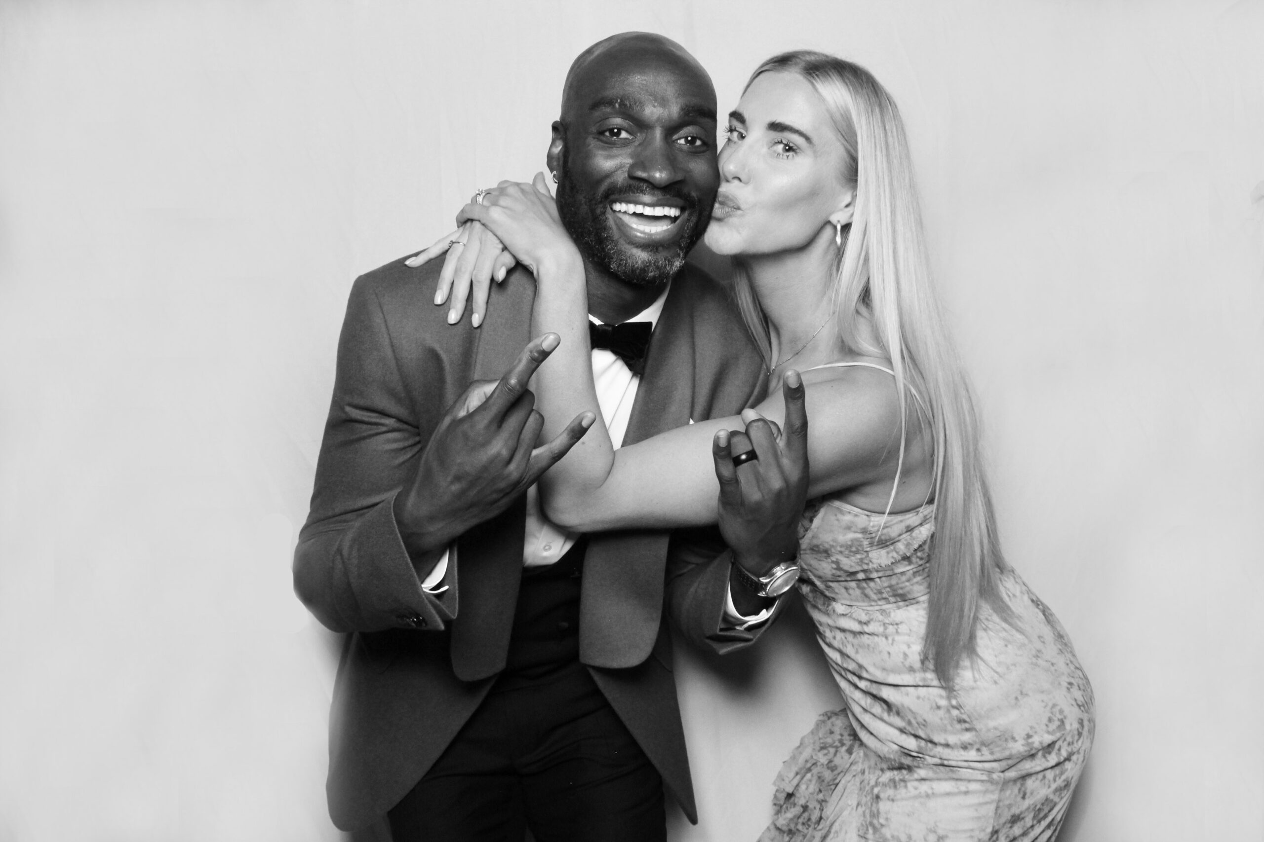 CHICAGO – SCHAUMBURG WEDDING PHOTO BOOTH CHICAGO - SCHAUMBURG WEDDING PHOTO BOOTH