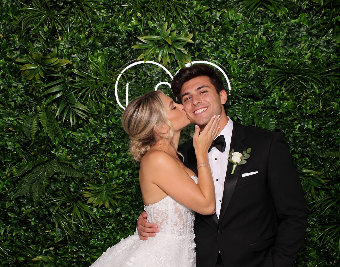 SCHAUMBURG-WEDDING-PHOTO-BOOTH-JTM3